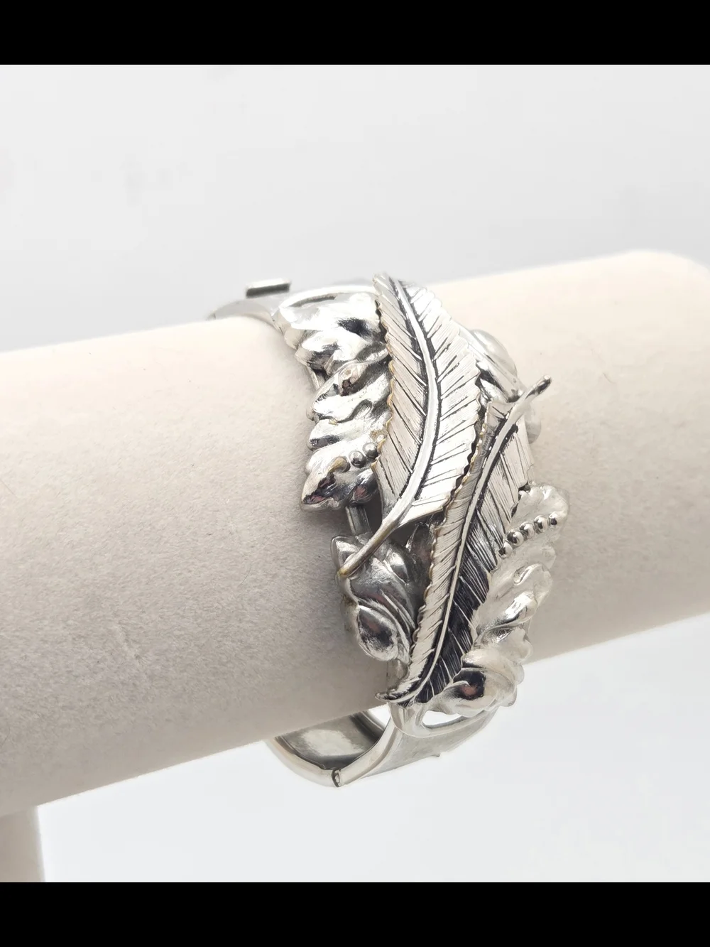 Vintage Silver Tone MCM Leaf & Feather Hinged Bangle Bracelet - Textured